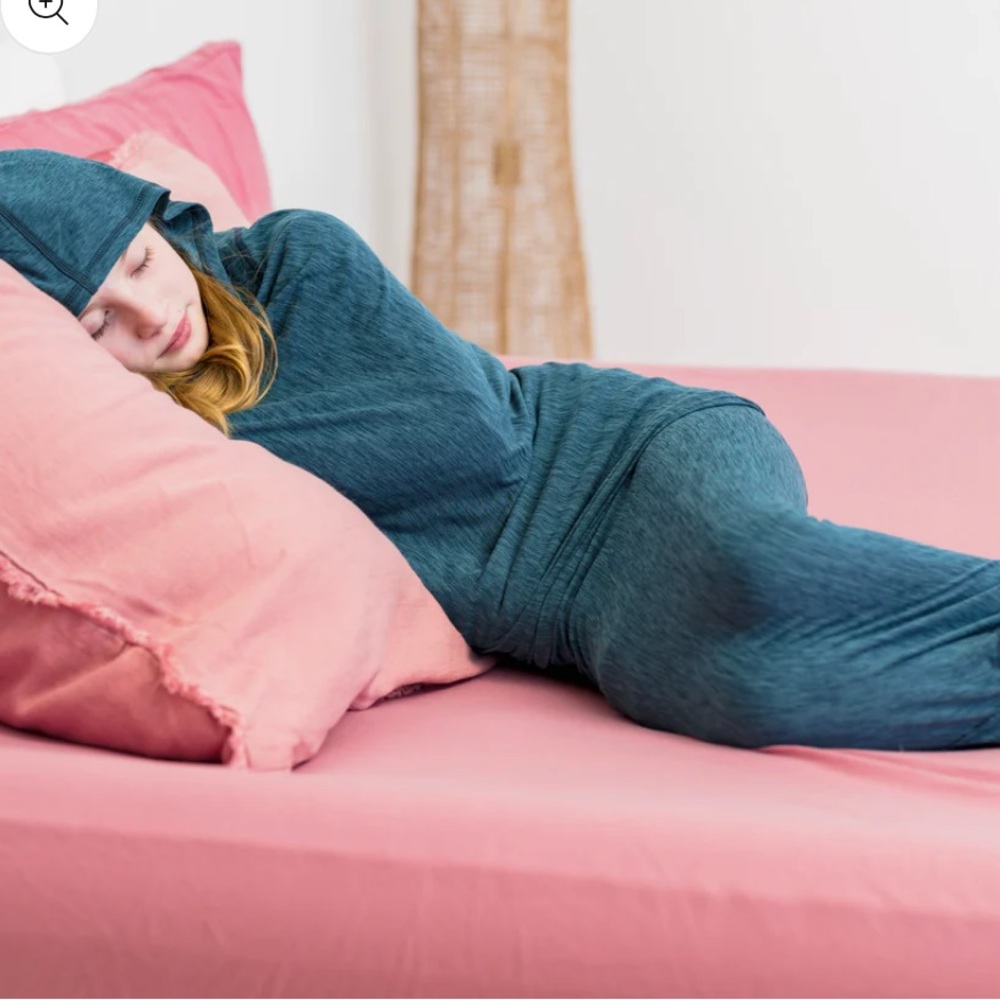 2 TWO Hug Sleep Hooded Sleep Pods Tween Blanket turquoise new without packaging